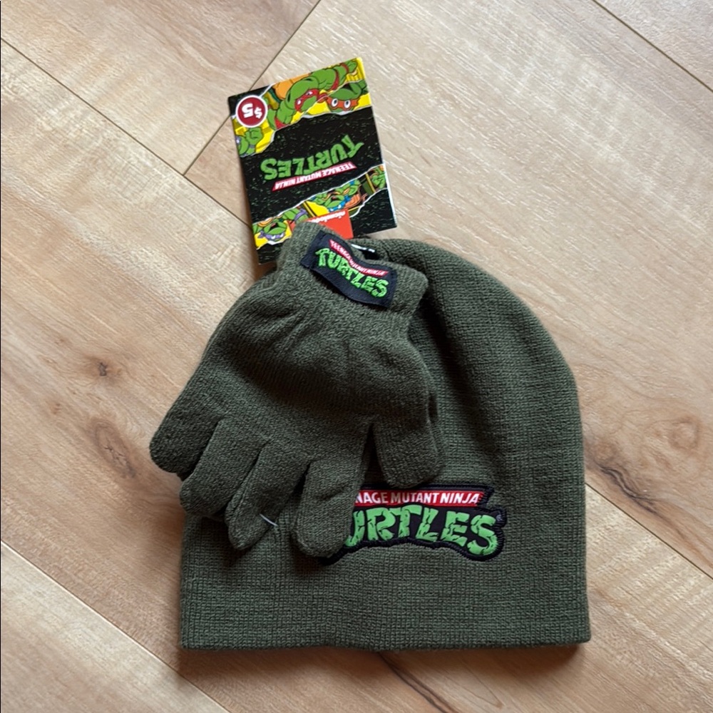 ✨FREE WITH PURCHASE✨
Teenage Mutant Ninja Turtles Child Hat & Glove Set